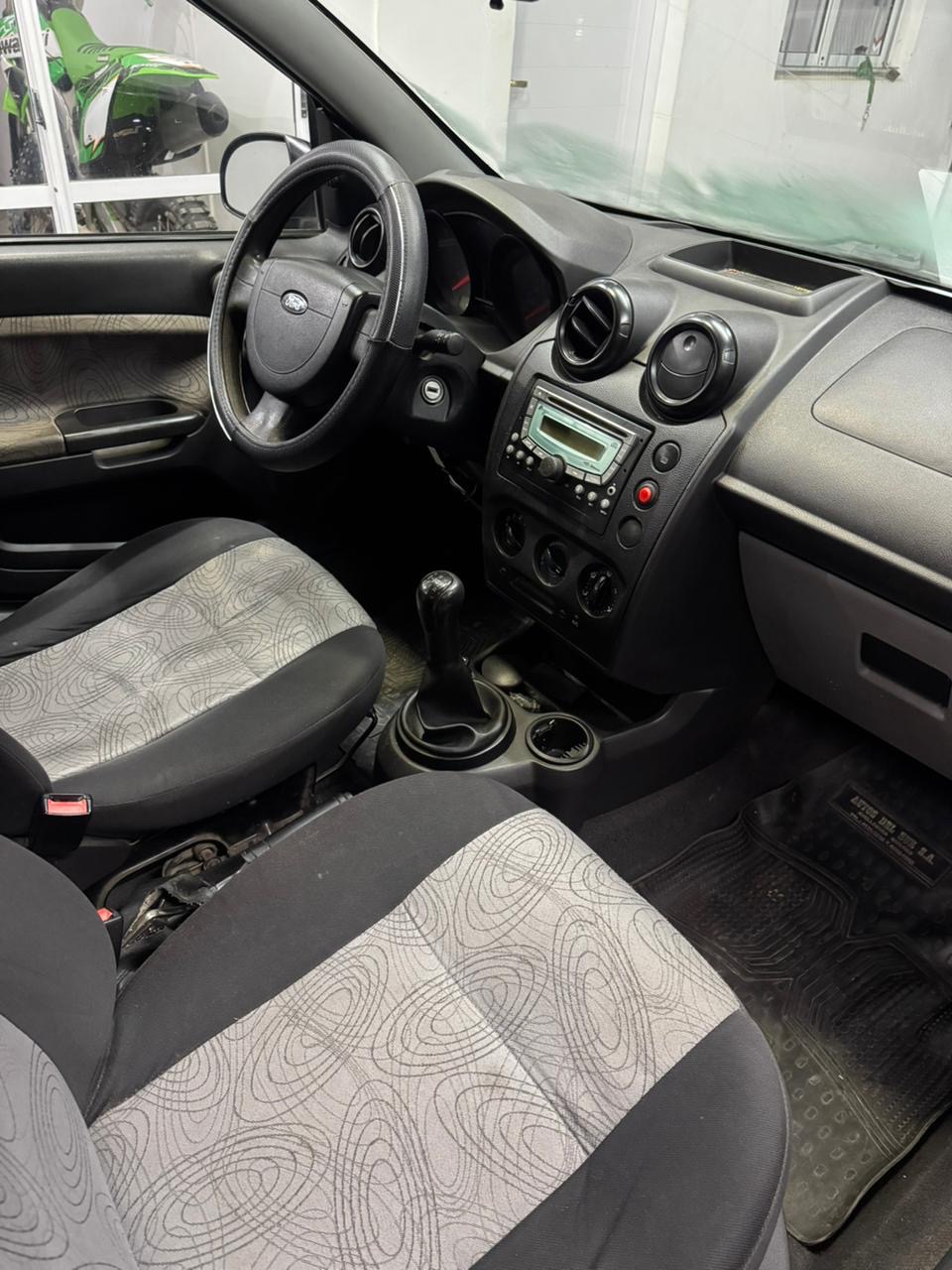 Ford Fiesta Max — foto 9