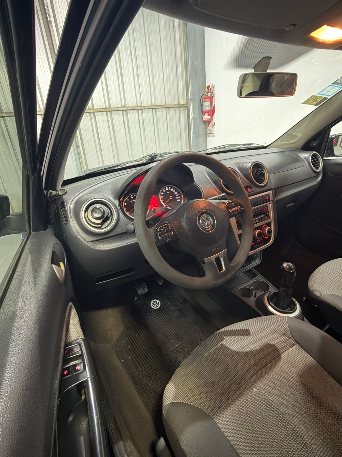 Volkswagen Voyage Highline — foto 8