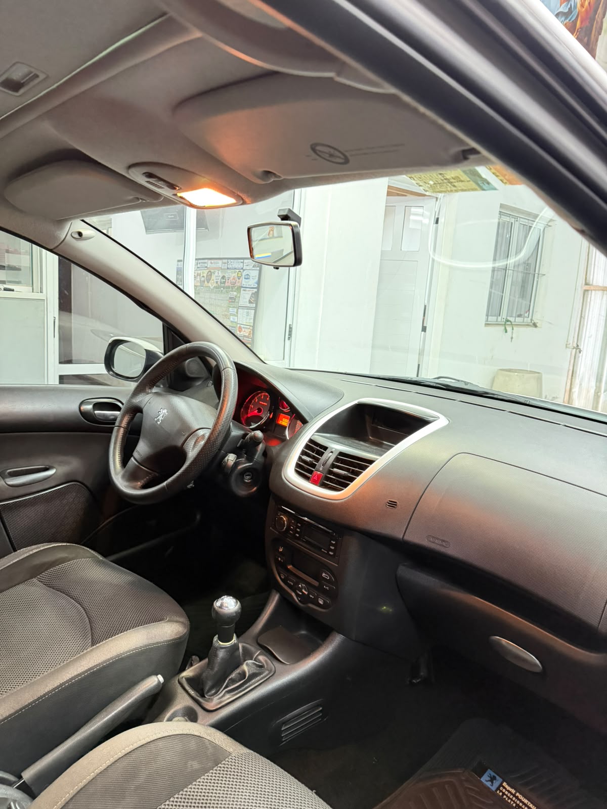 Peugeot 207 — foto 9