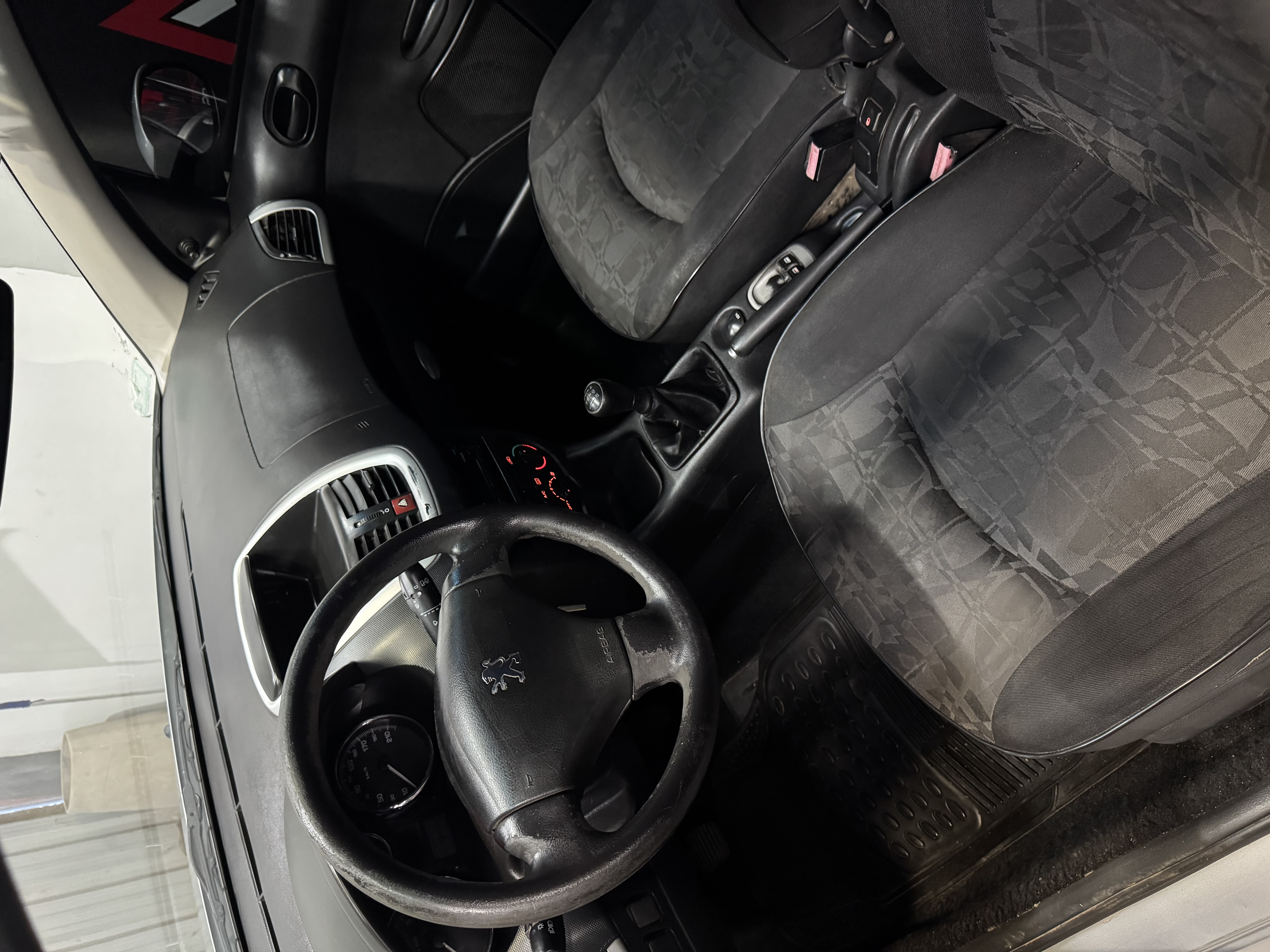 Peugeot 207 — foto 7