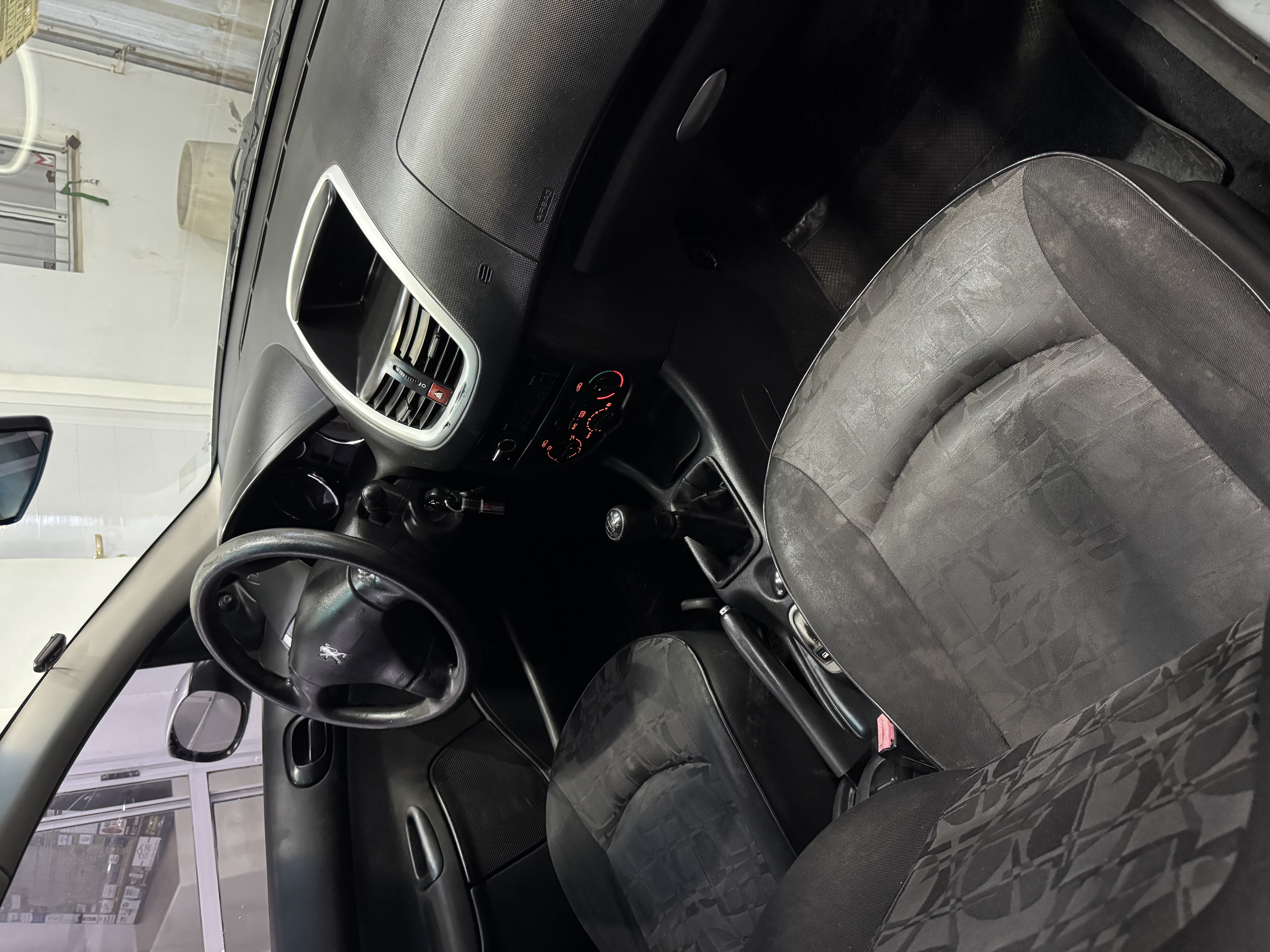 Peugeot 207 — foto 10
