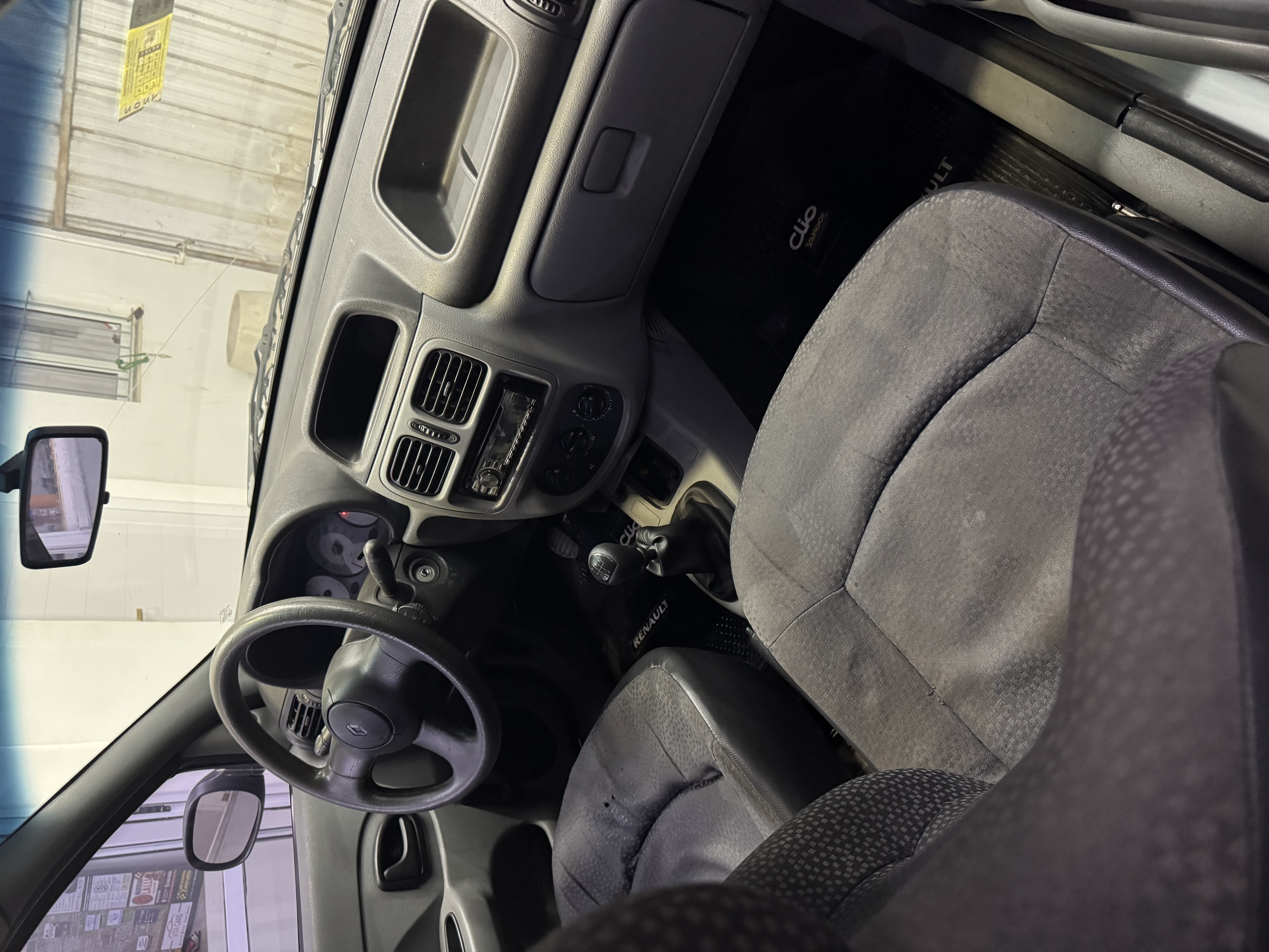 Renault Clio — foto 9