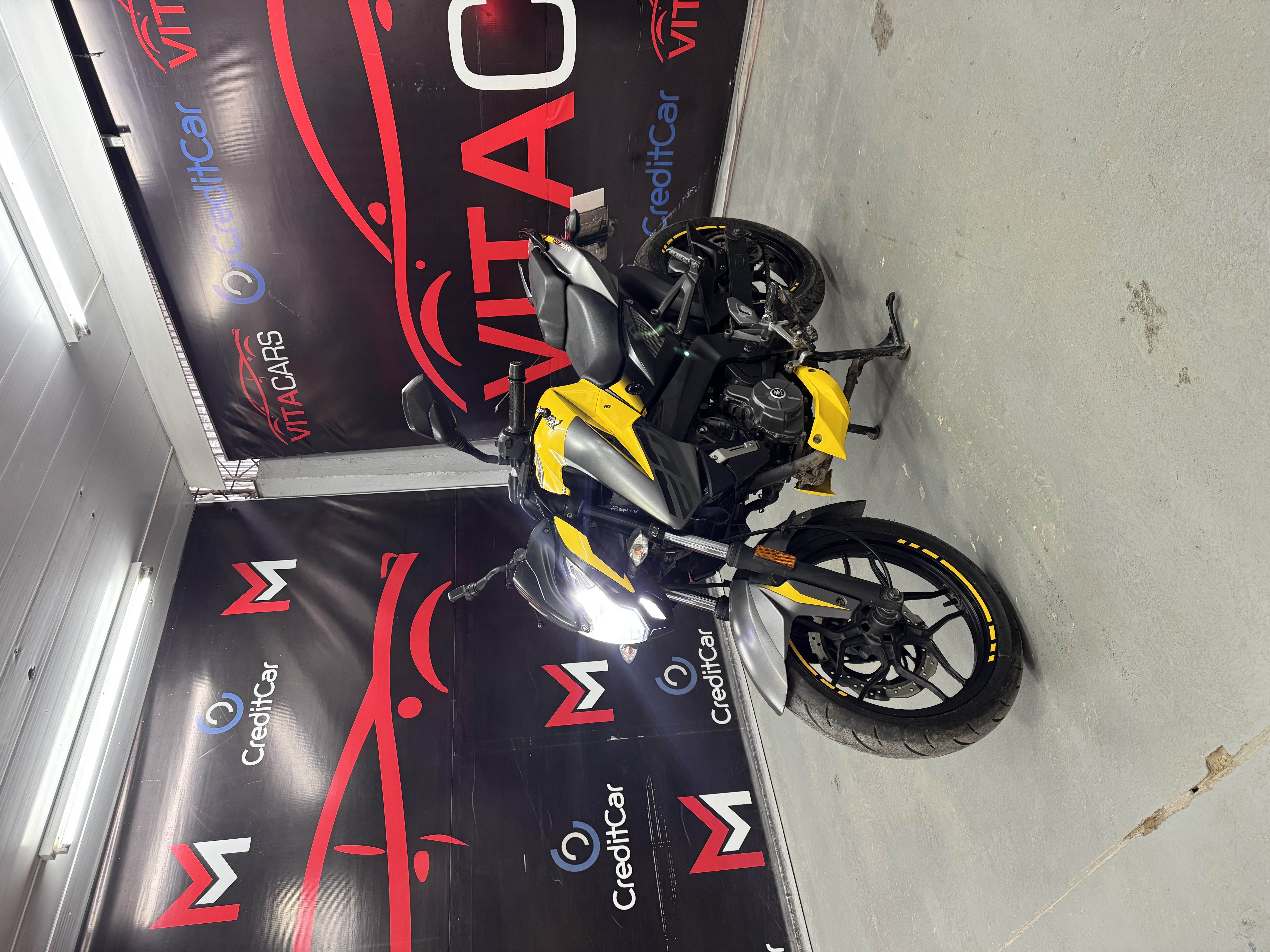 Bajaj Rouser 200 — foto 1