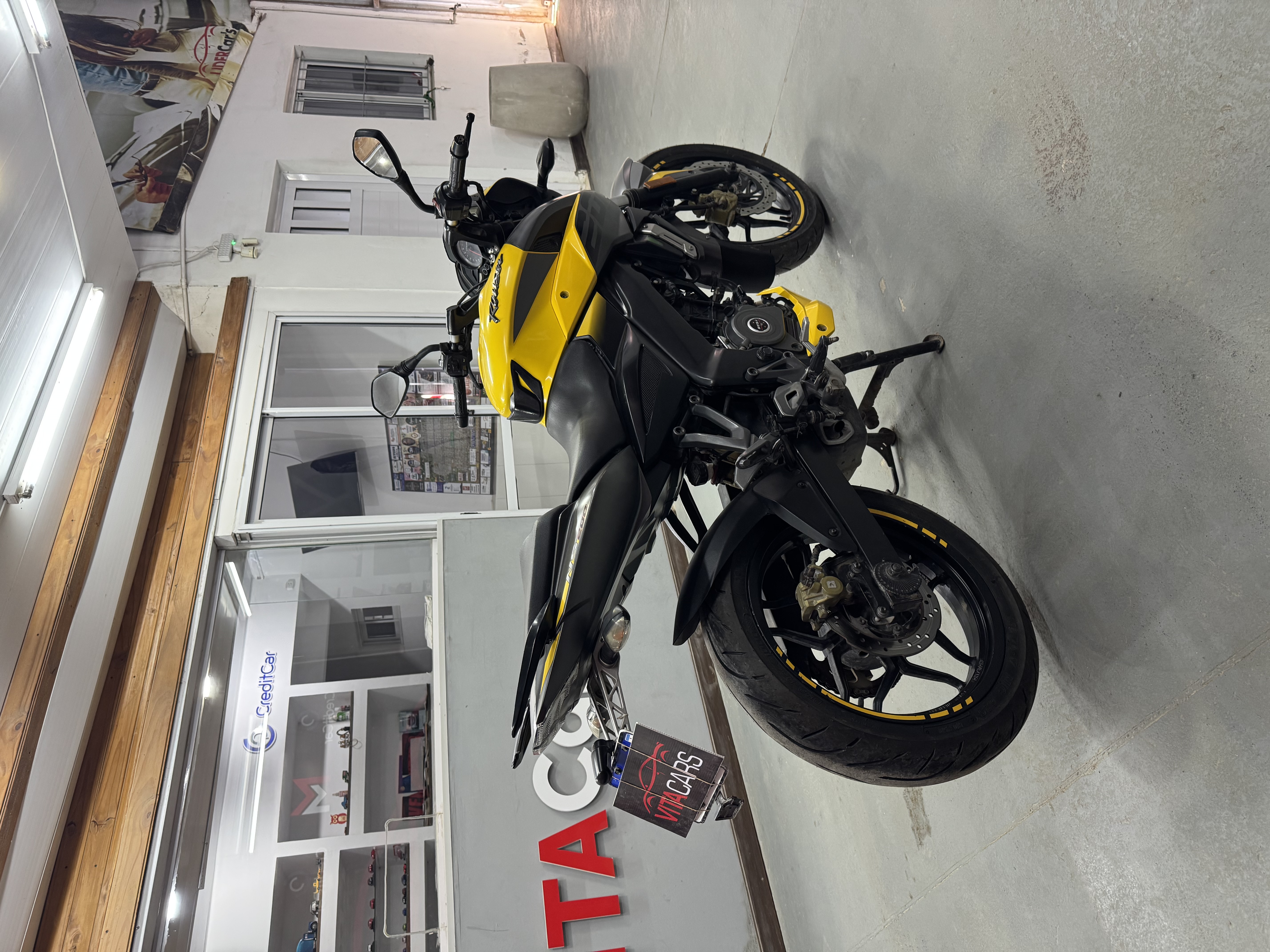 Bajaj Rouser 200 — foto 3