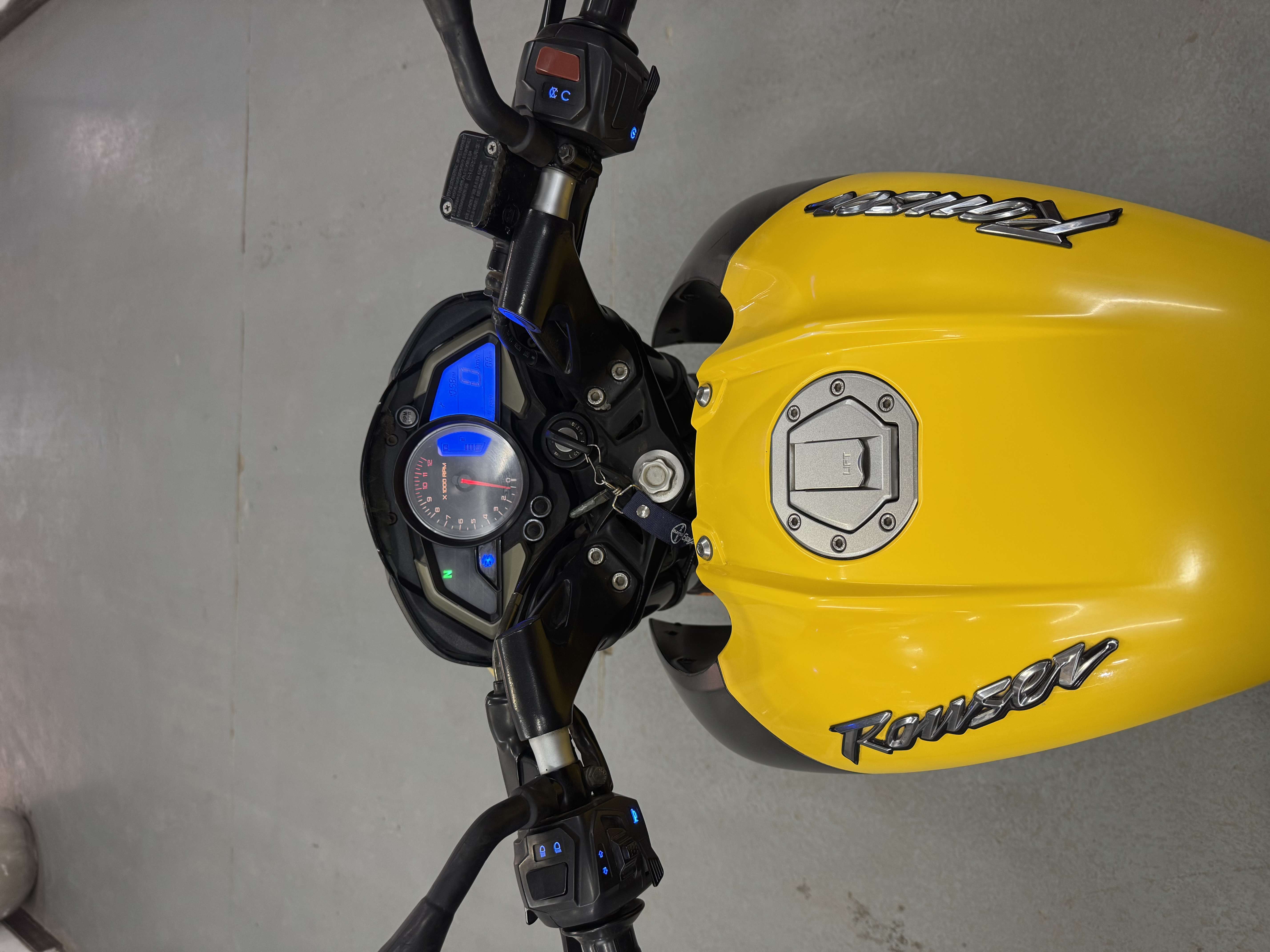 Bajaj Rouser 200 — foto 7