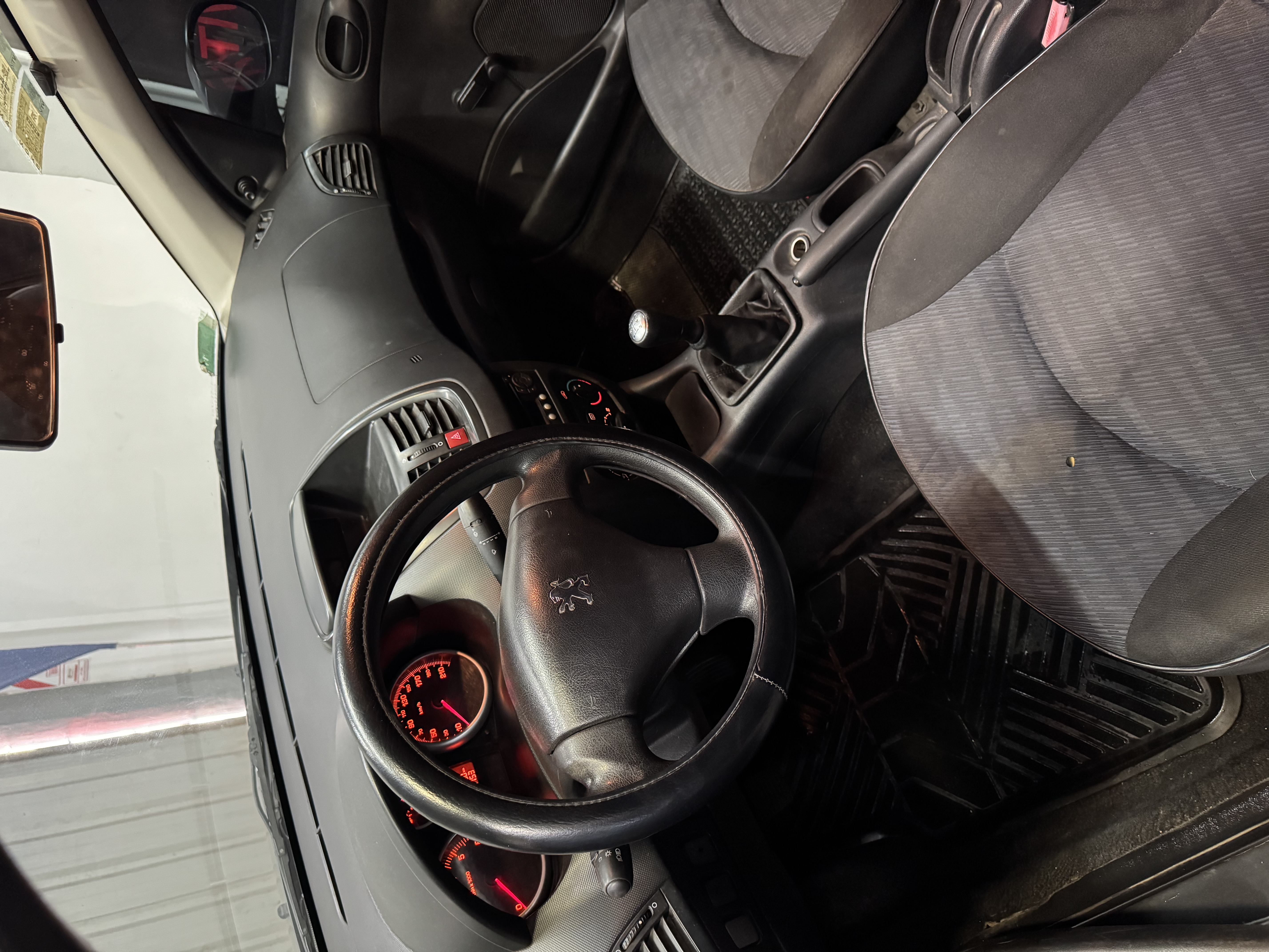Peugeot 207 — foto 7