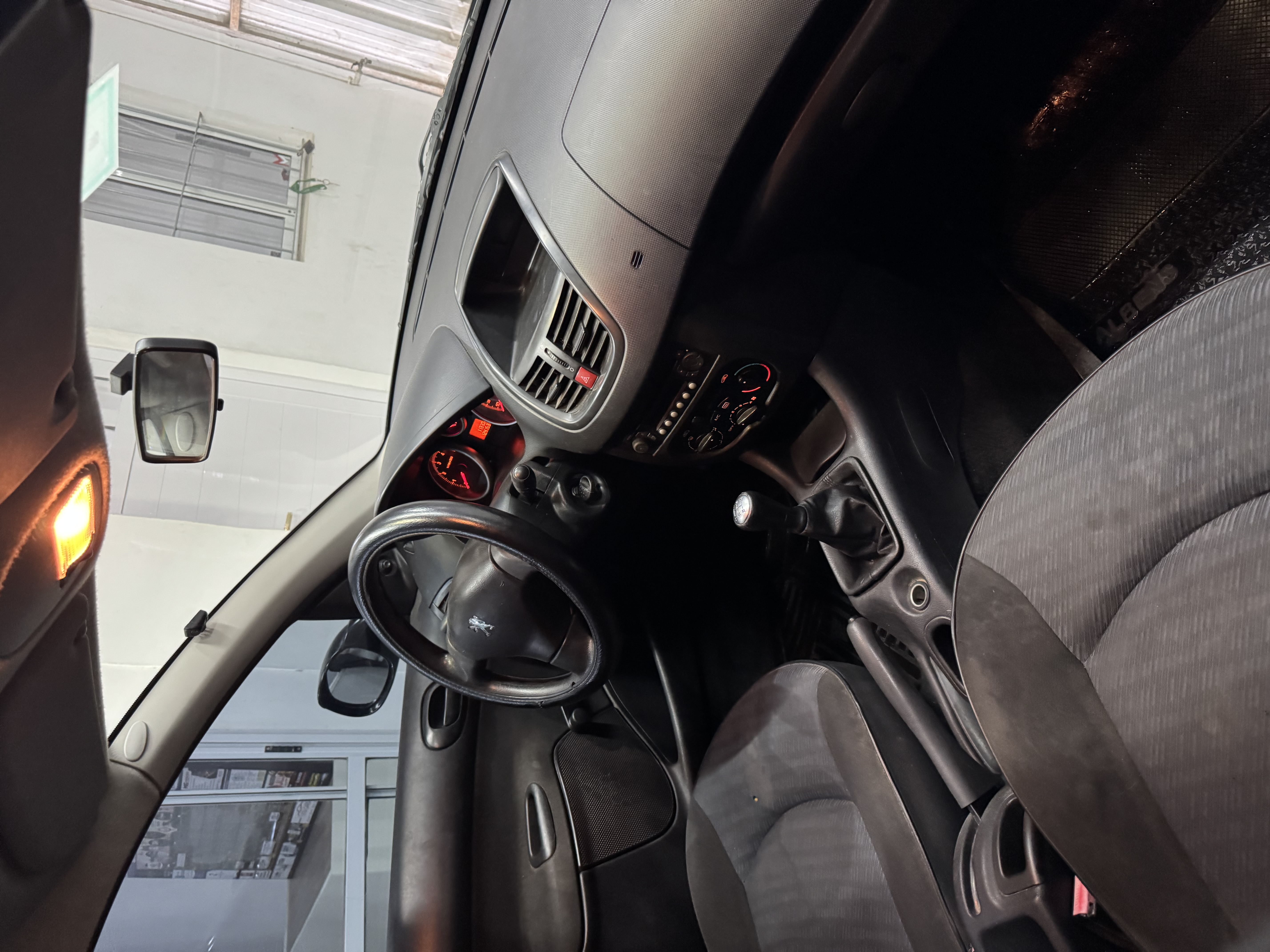 Peugeot 207 — foto 10